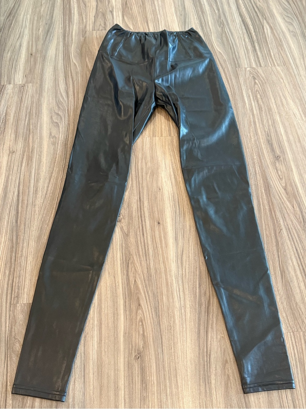 Wilfred Free Aritzia Black Faux Leather Leggings Size Small